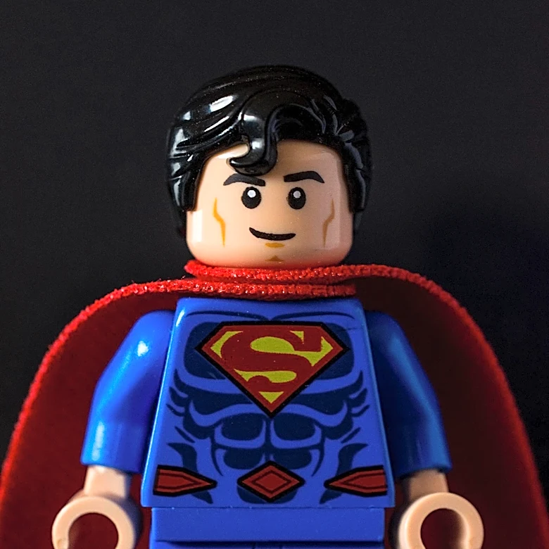 Andrew Garfield Reacts to $15,000 LEGO Spider-Man Minifigure, Highlighting Its Rarity