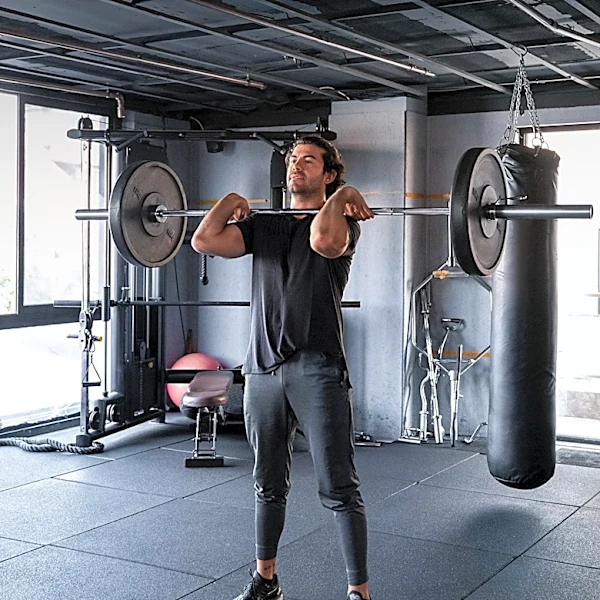 Experts Advise Cautious Approach to Resuming Strength Training After Long Breaks