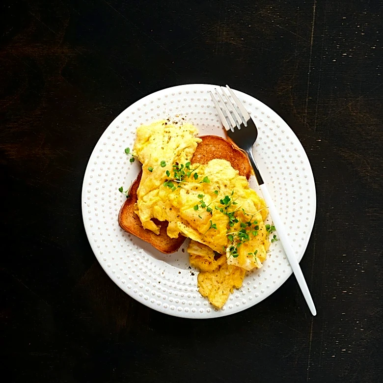 Enhance Scrambled Eggs with Onion Soup Mix for Bold Flavor