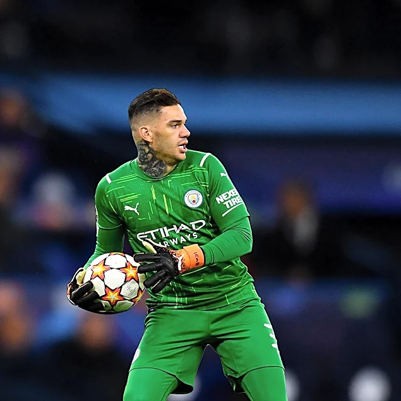Manchester City Considers Gerónimo Rulli as Backup Goalkeeper Amid Transfer Speculations