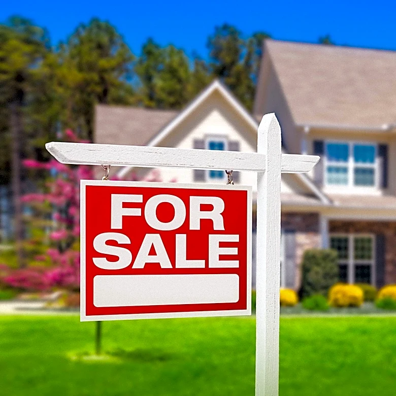 LIC's Offer for Sale Faces Mixed Analyst Reactions Amid Regulatory Compliance