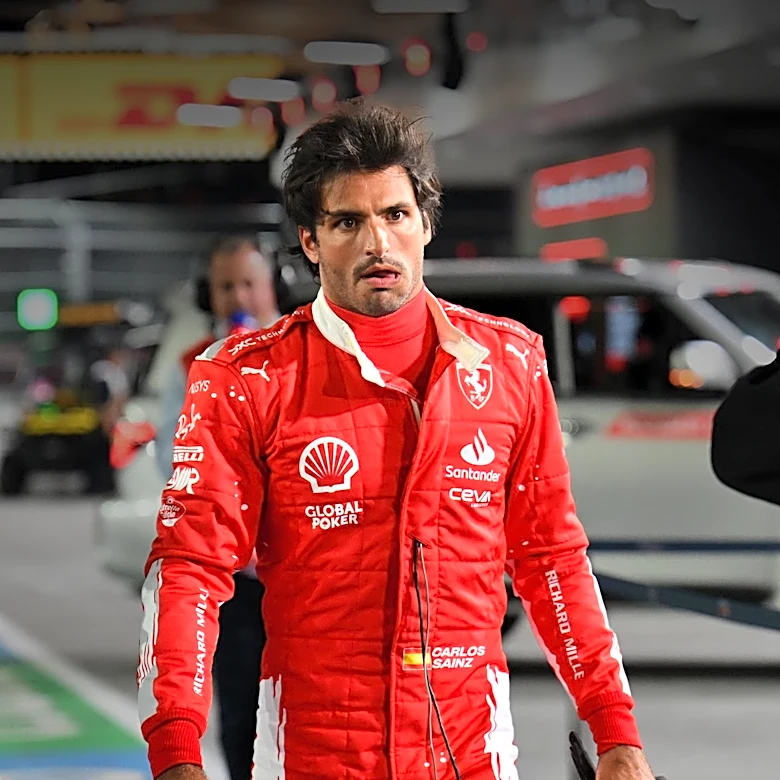 Carlos Sainz Faces Career Decisions as Williams Contract Nears Renewal