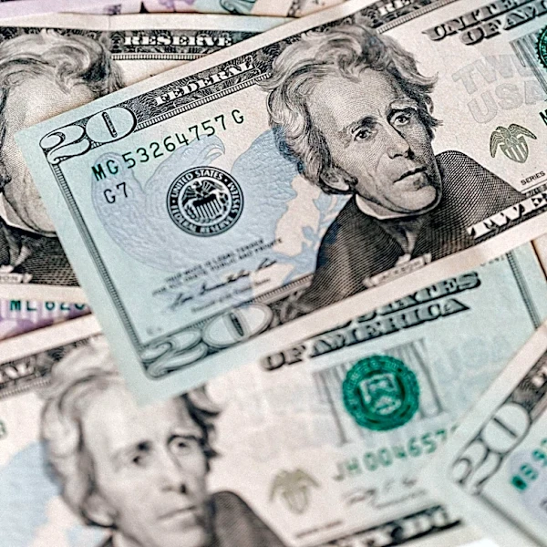 US Dollar Faces Technical Pressure Amid Economic Uncertainty
