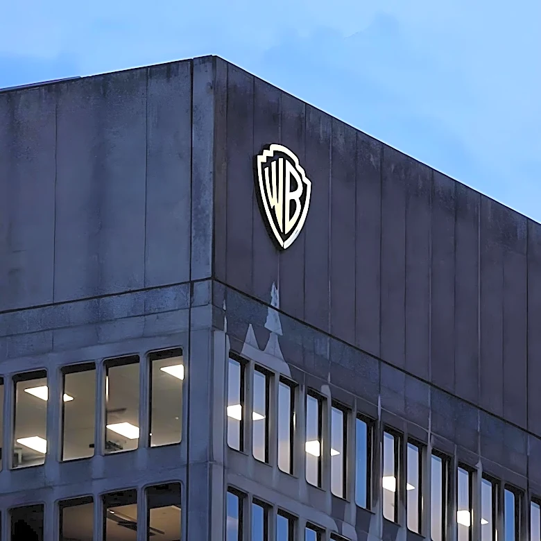 Regal Cinemas CEO Supports Paramount-Warner Bros. Merger Amid Antitrust Concerns