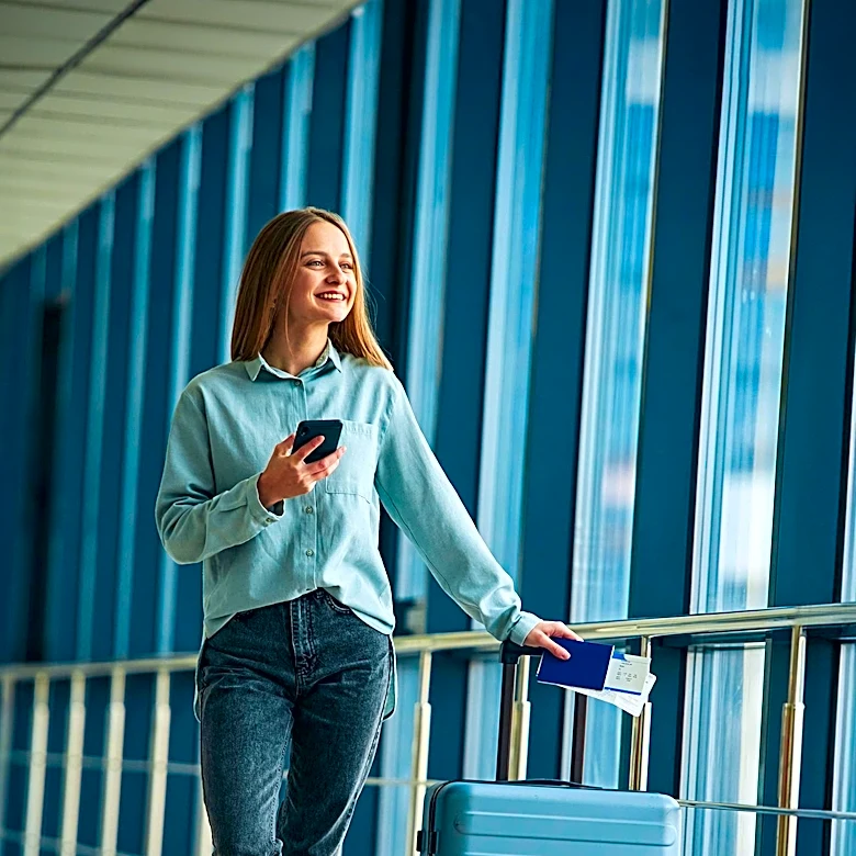 Experts Advise Booking Holiday Flights Early Amid Rising Airfares