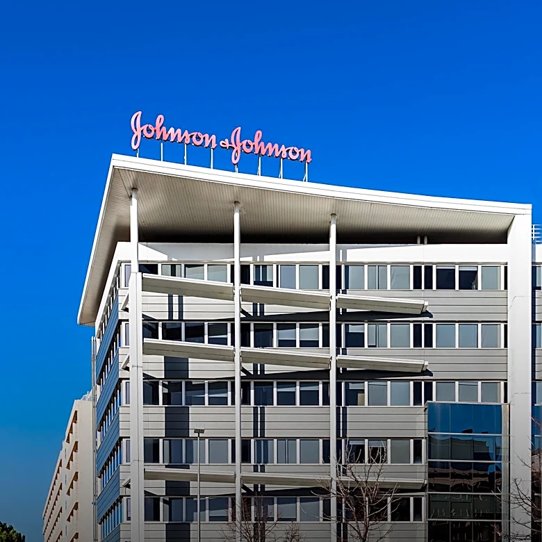 Johnson Johnson Faces Valuation Debate Amid Leadership Change and AI Developments