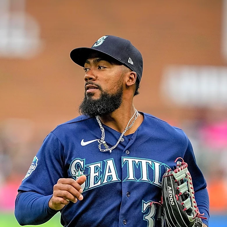 Seattle Mariners' Andrés Muñoz Secures Victory with Dominant Ninth Inning Performance