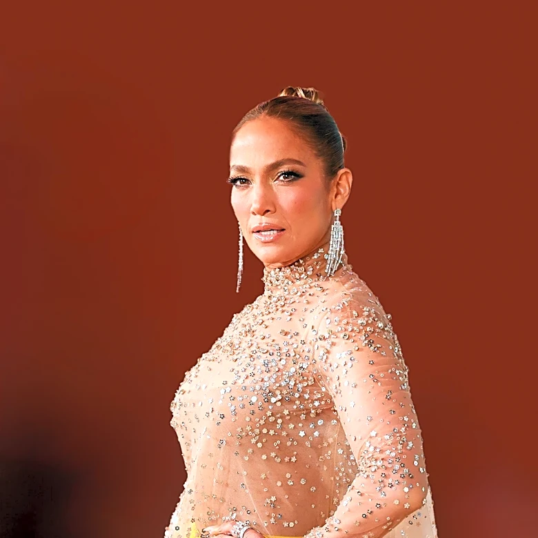 Supernanny Jo Frost Criticizes Jennifer Lopez's Parenting Over Phone Use