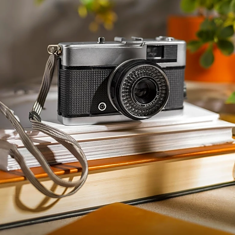 Leica's Q Series Cameras Outsell Iconic M Rangefinders Due to Practicality