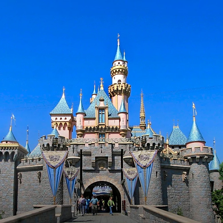 Disney's Theme Park Success Drives Profit Growth Amid Economic Concerns