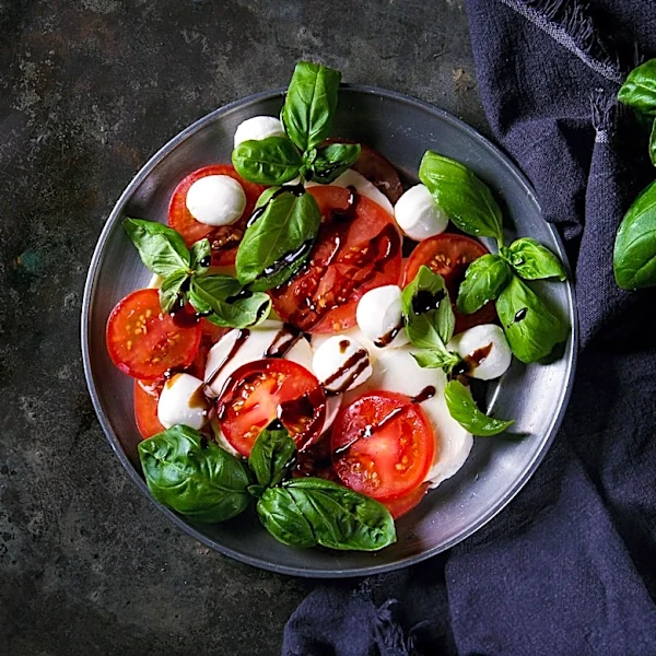 Steak Caprese Recipe Highlights Summer Flavors and Cooking Techniques