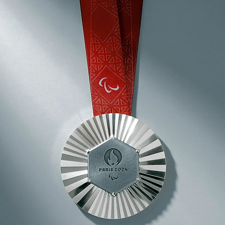 Paralympic Swimmer Alice Tai Wins Gold and Uses Medal as Guitar Pick