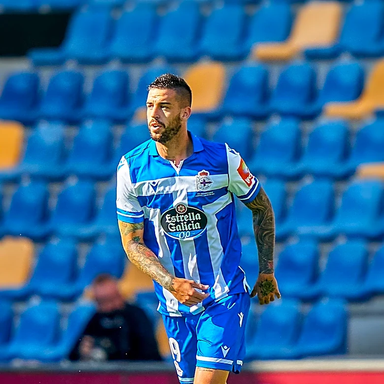 UD Las Palmas Considers Gorka Carrera as Alternative Amid Arana Transfer Challenges