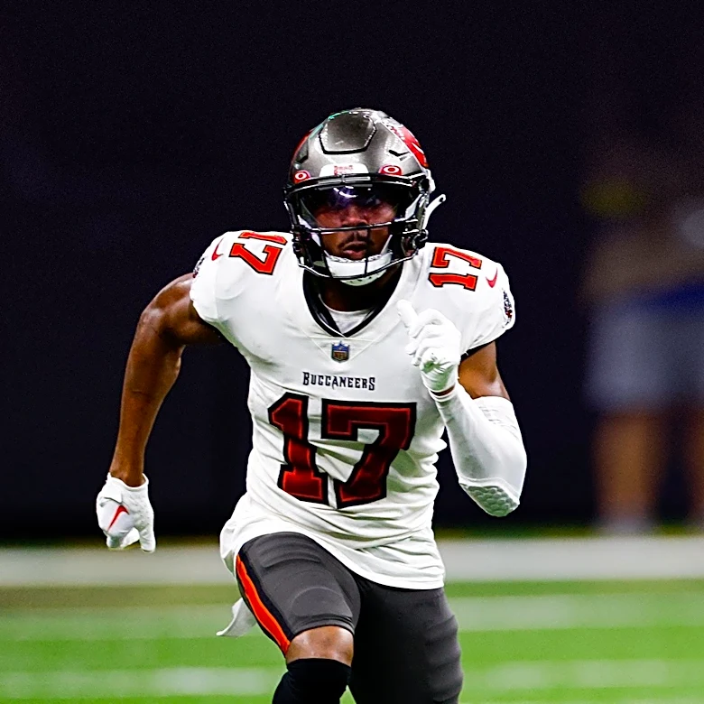 Vita Vea's Contract Standoff with Buccaneers May Lead to Trade