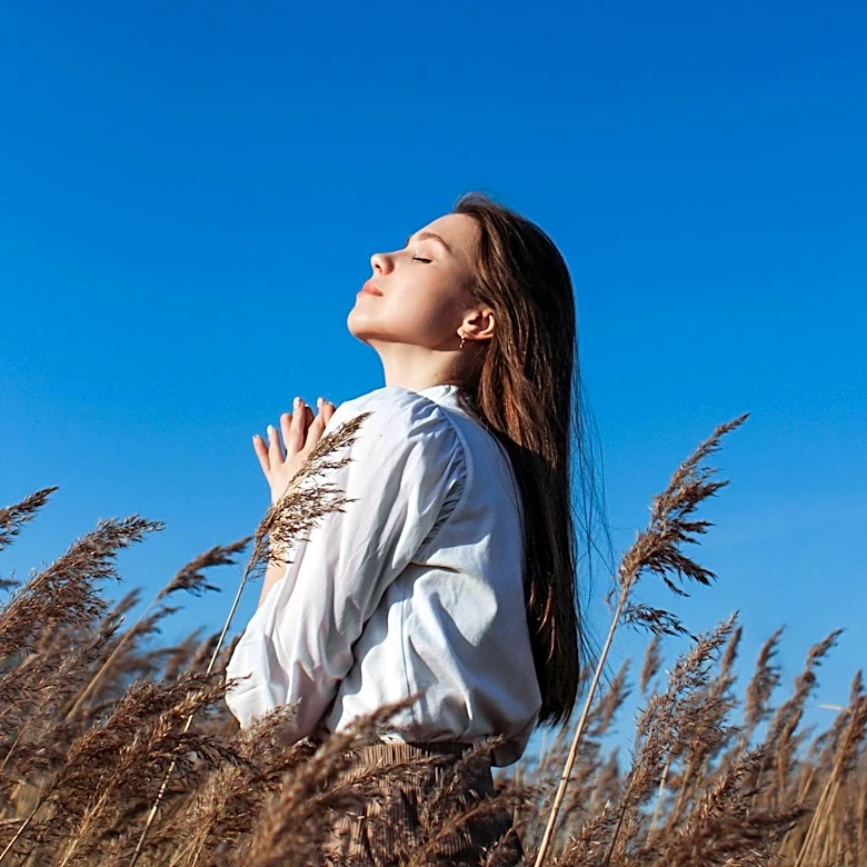 Digital Detox Lifestyle Trend Gains Popularity Among Young People Seeking Nature Connection
