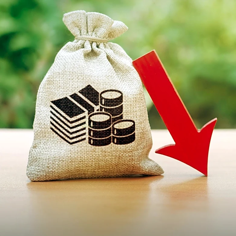 UWM Holdings Faces Financial Challenges Amid Rising Mortgage Rates