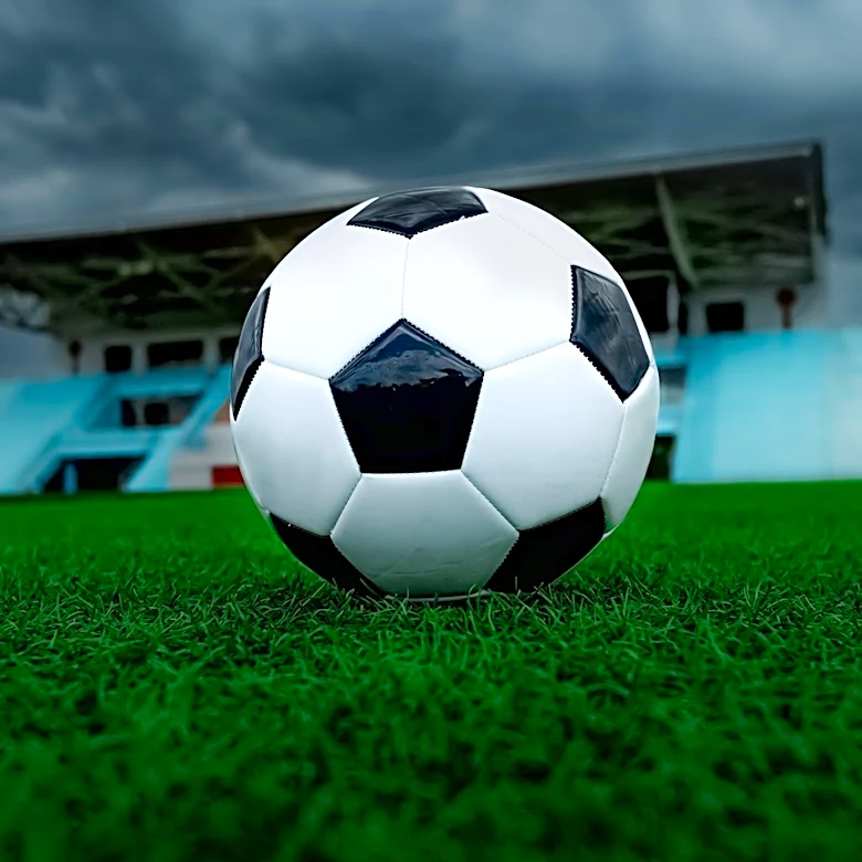 Manchester United Signs Colombian Midfielder Cristian Orozco for Future Development