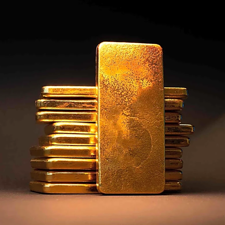 Gold Prices Rise as U.S. Service Sector Weakens and Inflation Concerns Persist