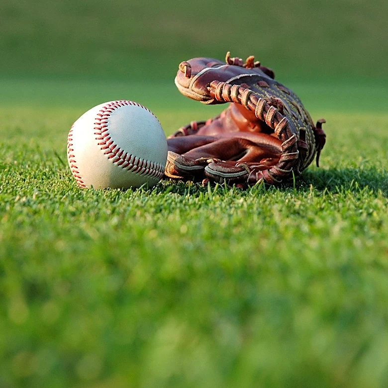 Reds Bolster Bullpen by Claiming Ron Marinaccio and Chase Solesky