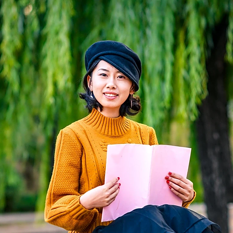 Poetcore Aesthetic Gains Popularity as a Literary and Fashion Trend
