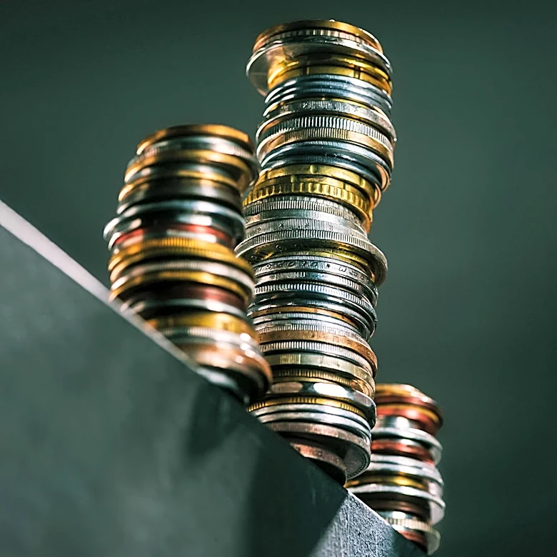 Lower Oil Prices Support Gold Rally Amid Geopolitical Tensions