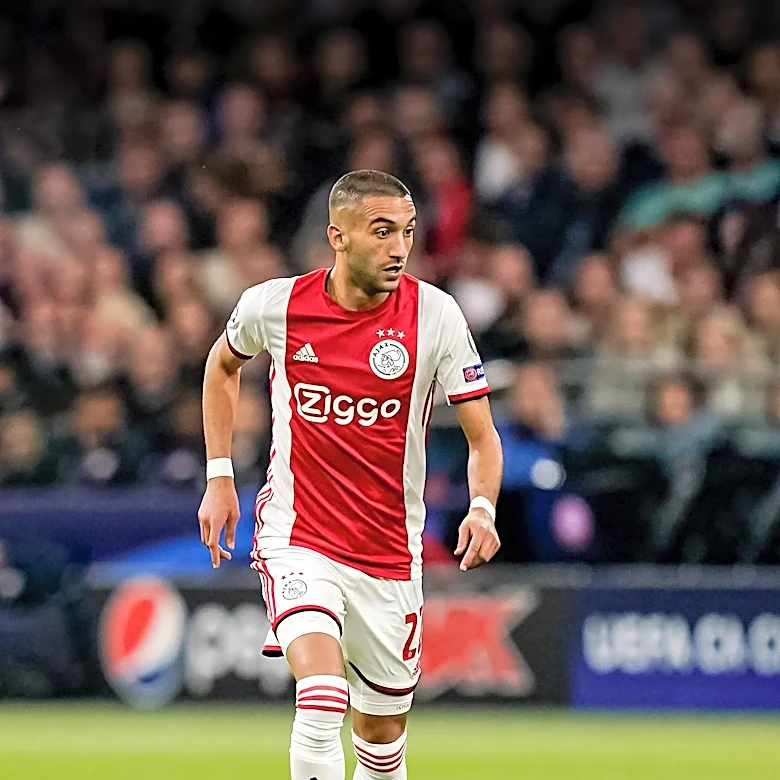 PSG Increases Bid for Ajax Winger Mika Godts Amid Transfer Negotiations