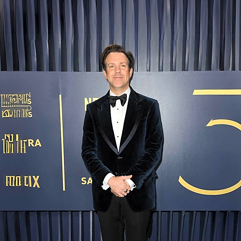 Jason Sudeikis' Former Tenant Returns Mail at 'Ted Lasso' Premiere