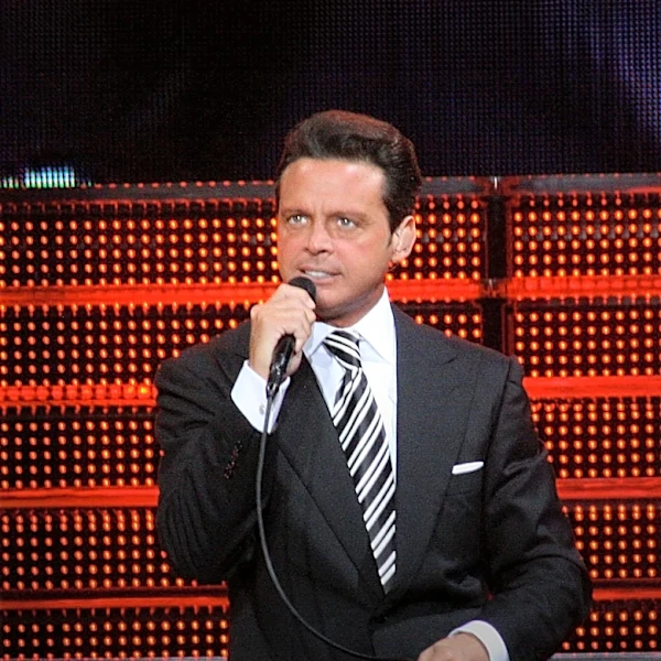 Paloma Cuevas Shares Personal Reflection During Mexican Vacation with Luis Miguel