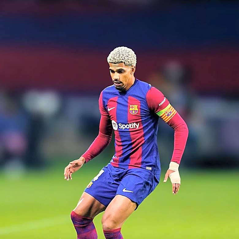 Liverpool to Bolster Defense with Ronald Araujo Loan from Barcelona