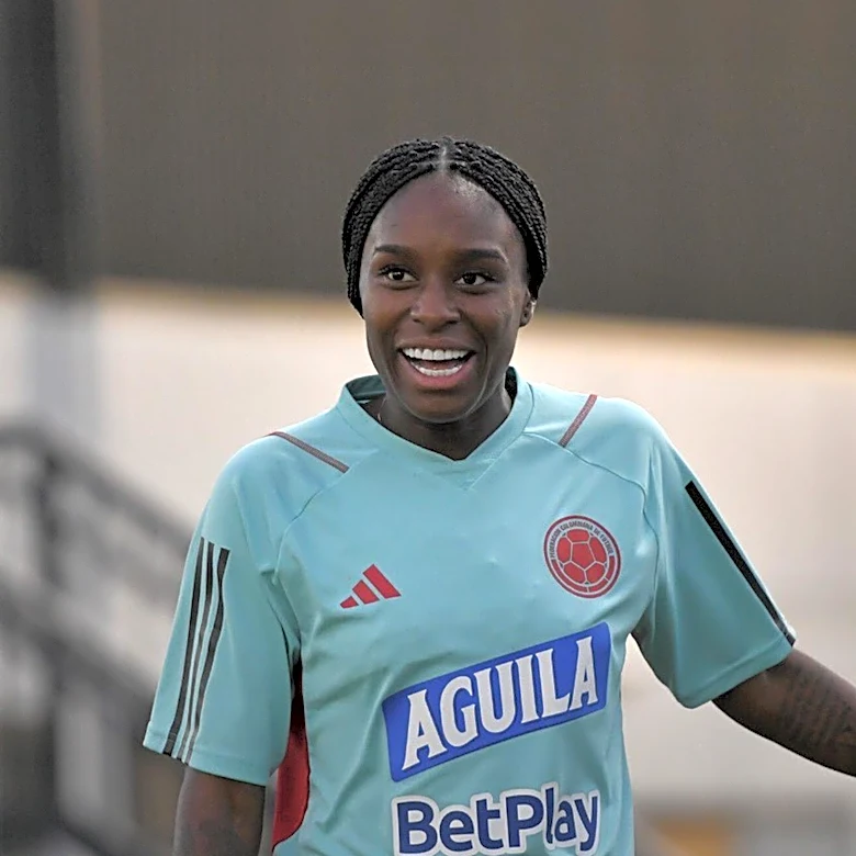 Bella Carapazza Named to Hermann Trophy Watch List for Soccer Excellence
