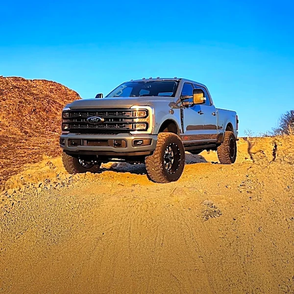 Ford F-250 Dominates Heavy Towing Capabilities Among Competitors