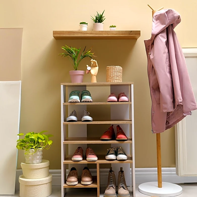 Organizers Recommend Essential Items for a Functional Entryway