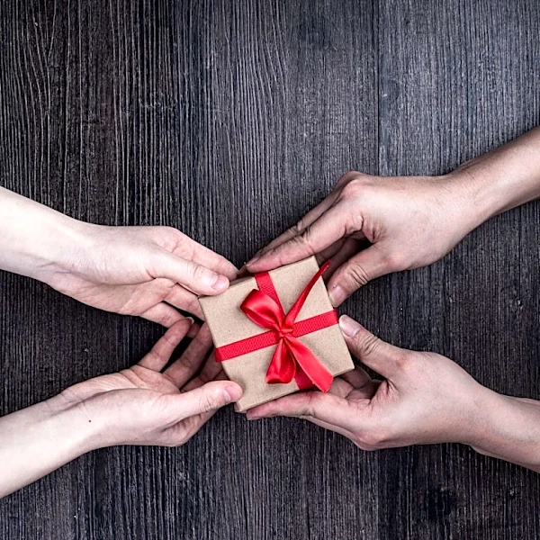 Miss Manners Advises on Family Rules and Gift Etiquette
