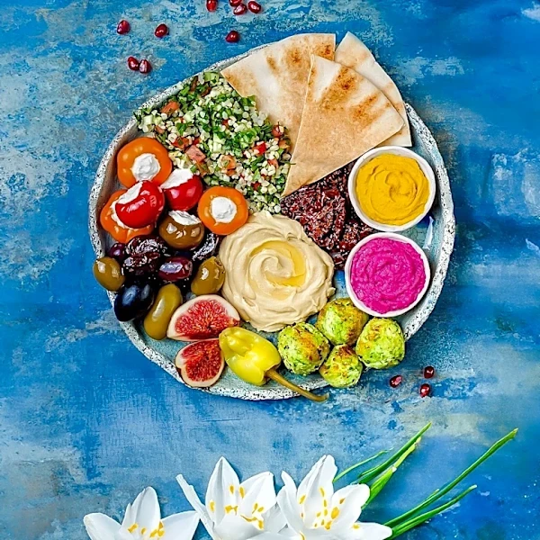 Meymuni Cafe Hosts Persian-Mexican Fusion Event in Los Angeles