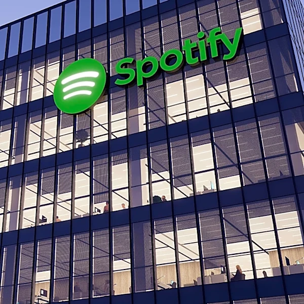 Warner Music Group Faces Streaming Royalties Challenge Amid Digital Shift