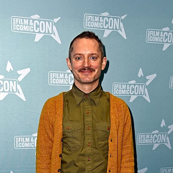 Worldcon Faces Ongoing Debate Over Fan and Professional Artist Categories