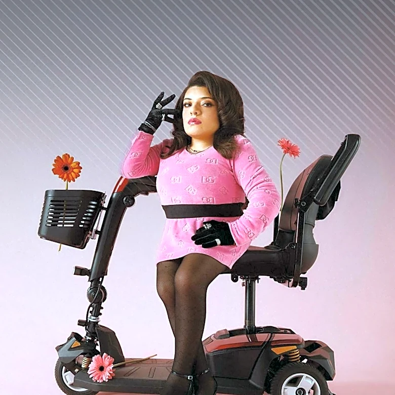Seattle Woman 'Anna by the Foot' Gains Massive Online Following for Disability Representation