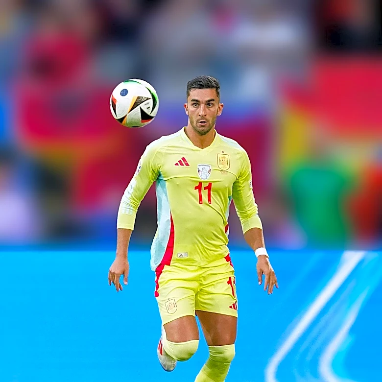 Ferran Torres Seeks Transfer to Paris Saint-Germain Amid Negotiations