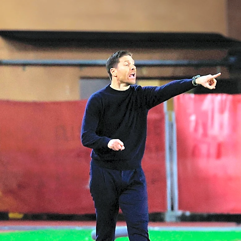 Chelsea's Goalkeeper Dilemma: Xabi Alonso Faces Tough Decisions