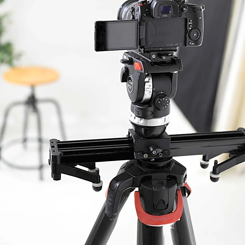 Photographer Steve McCurry Reveals Minimalist Camera Setup with Leica Lens