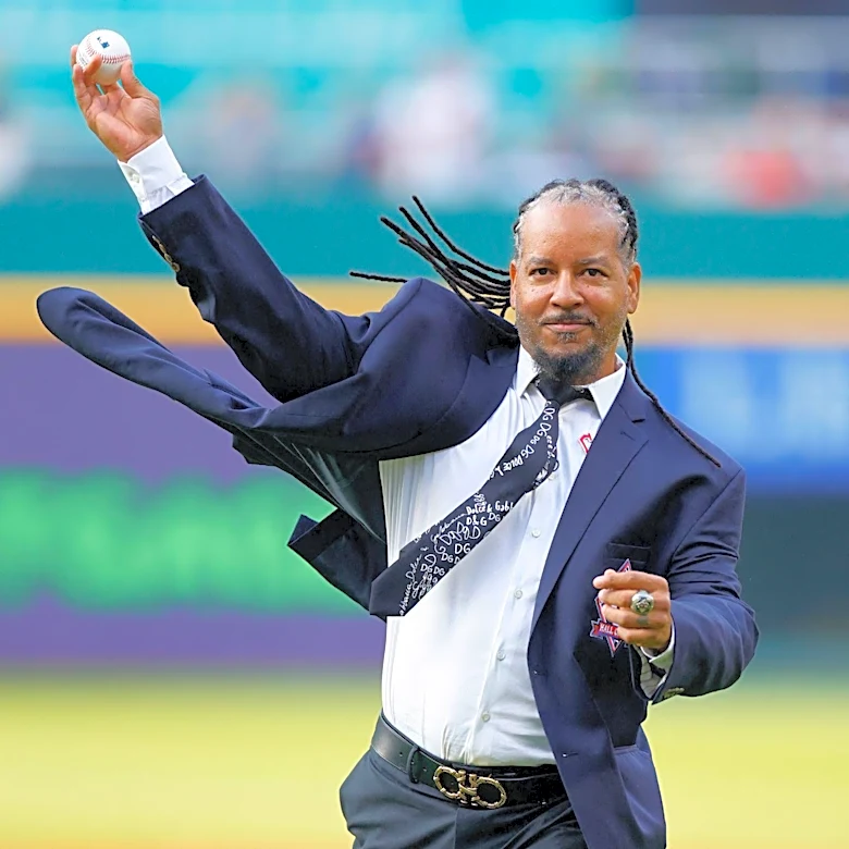Rick Rizzs Surprised with Mariners Hall of Fame Induction During Top 50 Players Ceremony