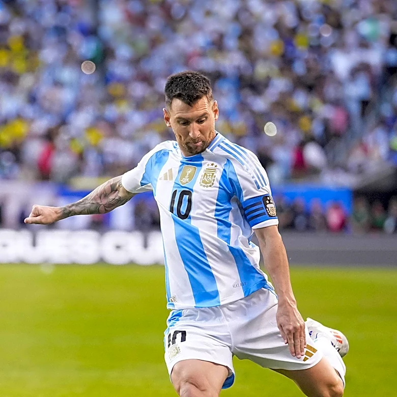 Lionel Messi Returns to Rosario to Mourn the Passing of His Father