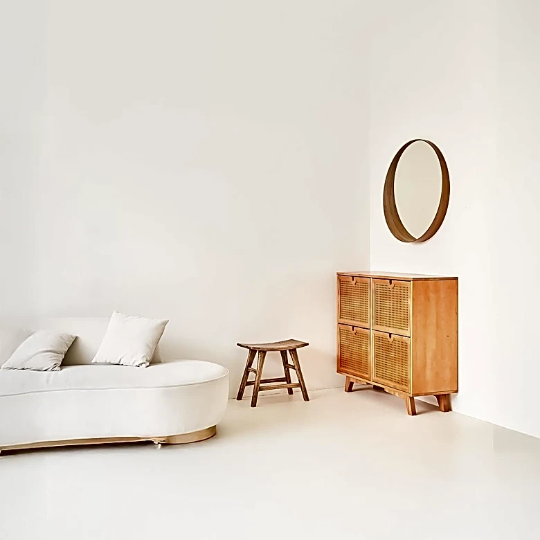 Minimalism and Heritage: Balancing Modern Design with Traditional Artifacts