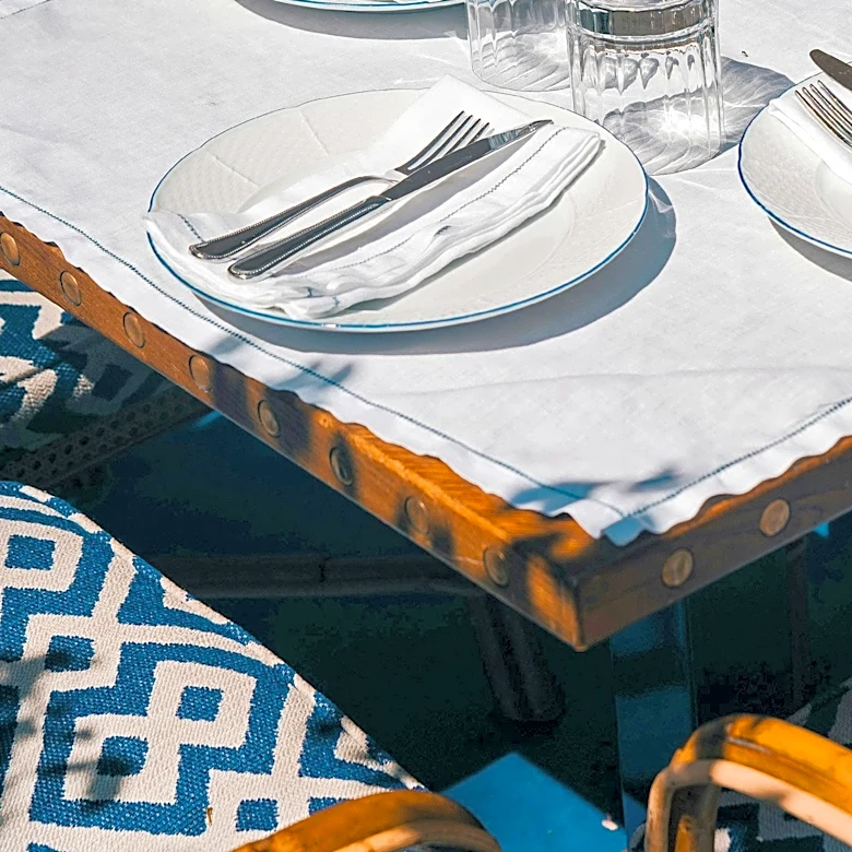 American Tourists Often Misstep in French Dining Etiquette