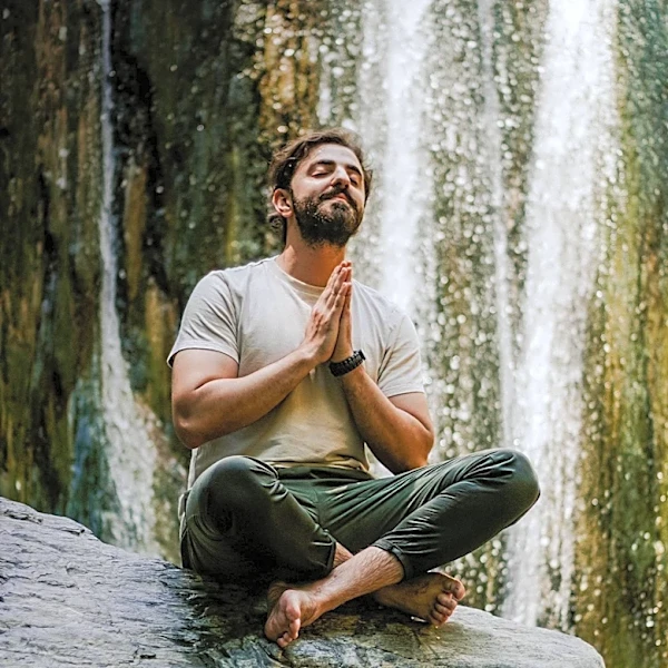 Ram Dass Advocates Embracing Suffering for Personal Growth