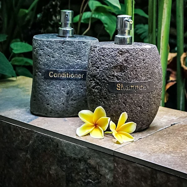 Luxe Hotel Essentials Promotes Gentle Shampoo for Dry Scalp Care