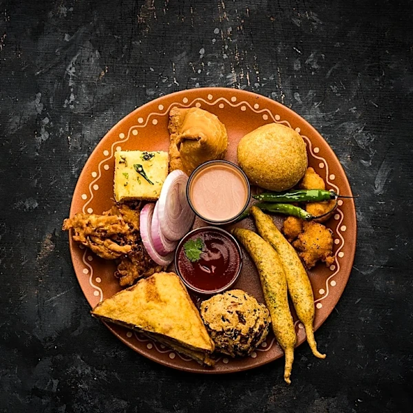 Monsoon Season in Lahore: A Celebration of Traditional Snacks and Family Gatherings
