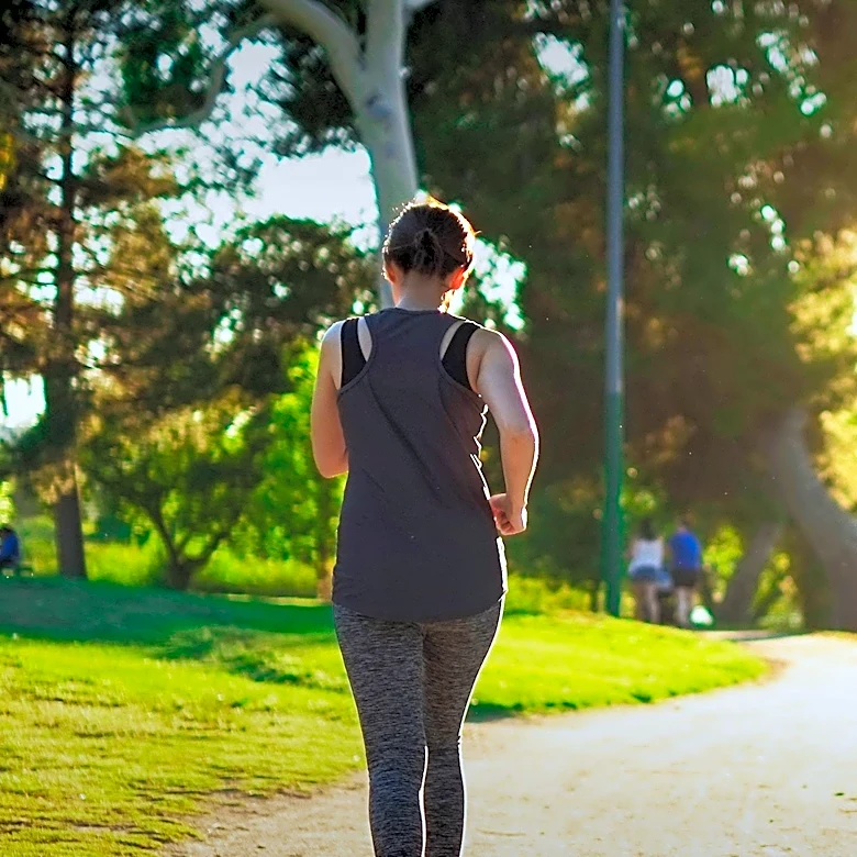 Fart Walking Trend Gains Attention for Digestive and Metabolic Benefits