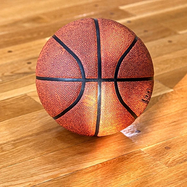 Minnesota Lynx's Kayla McBride Sets WNBA Record with 10 Three-Pointers in Victory Over Dallas Wings