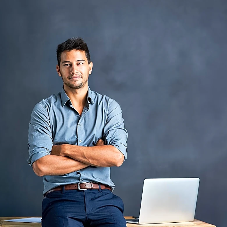 Study Reveals Impact of Desk Posture on Confidence and Risk-Taking